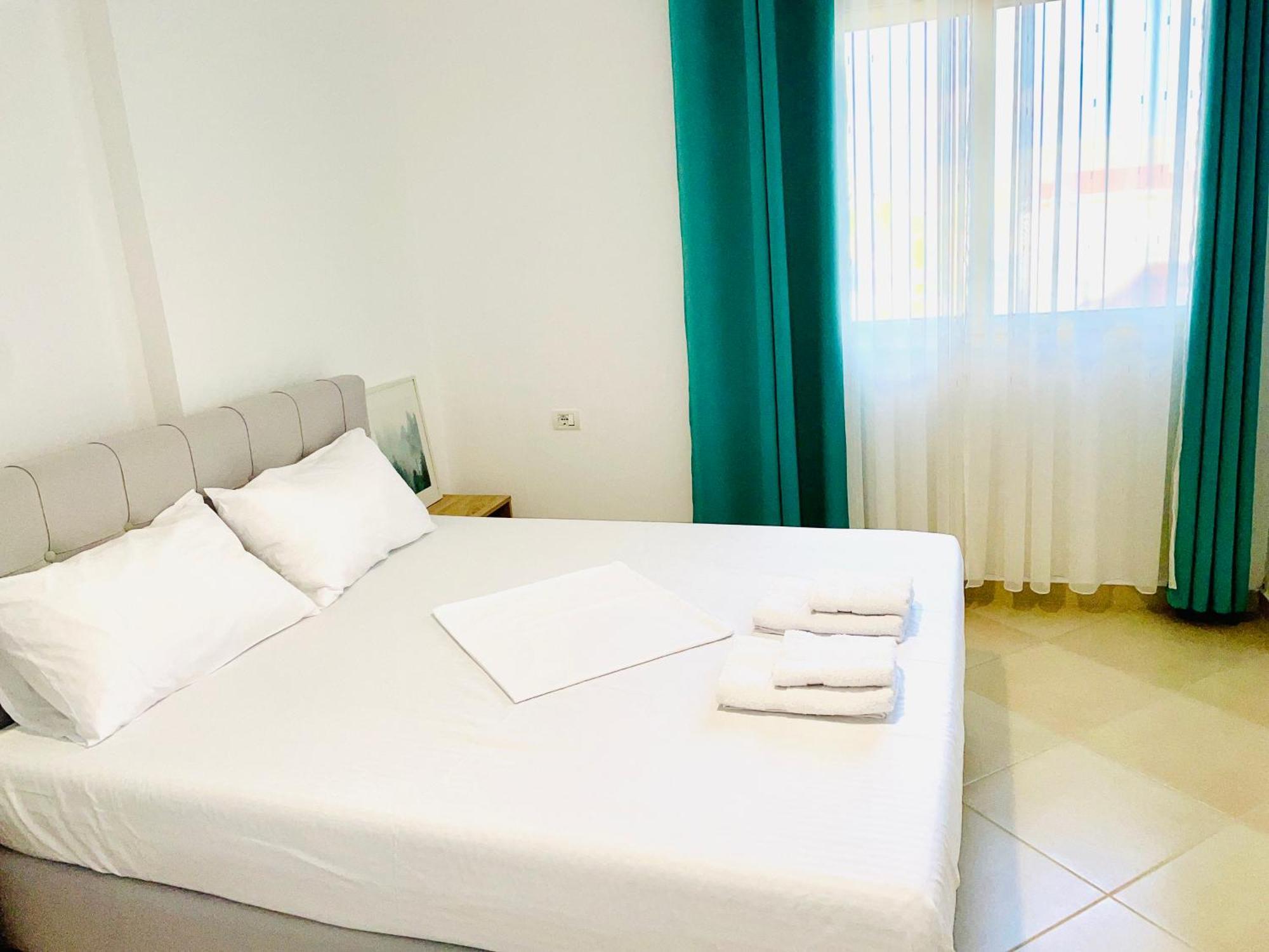 Divjaka Apartments 3 - City Center Екстер'єр фото